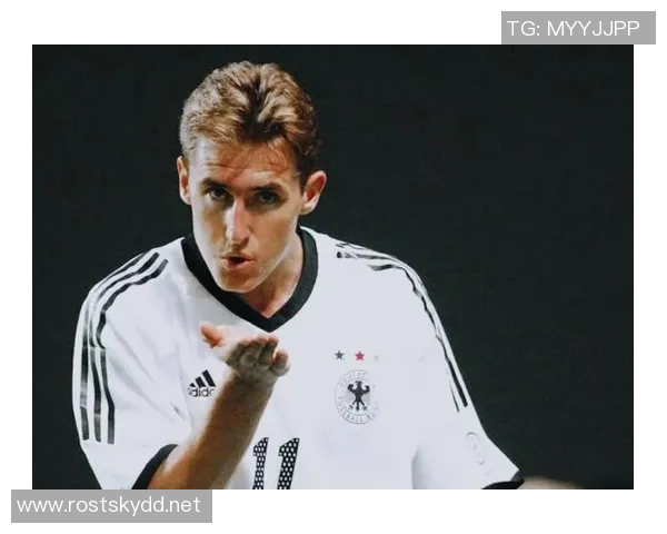 身披22号足球明星的传奇之路与背后故事揭秘